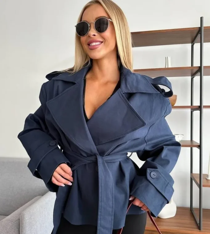 Cortavientos con cordones.