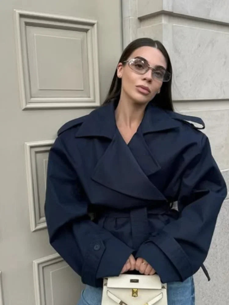 Cortavientos con cordones.