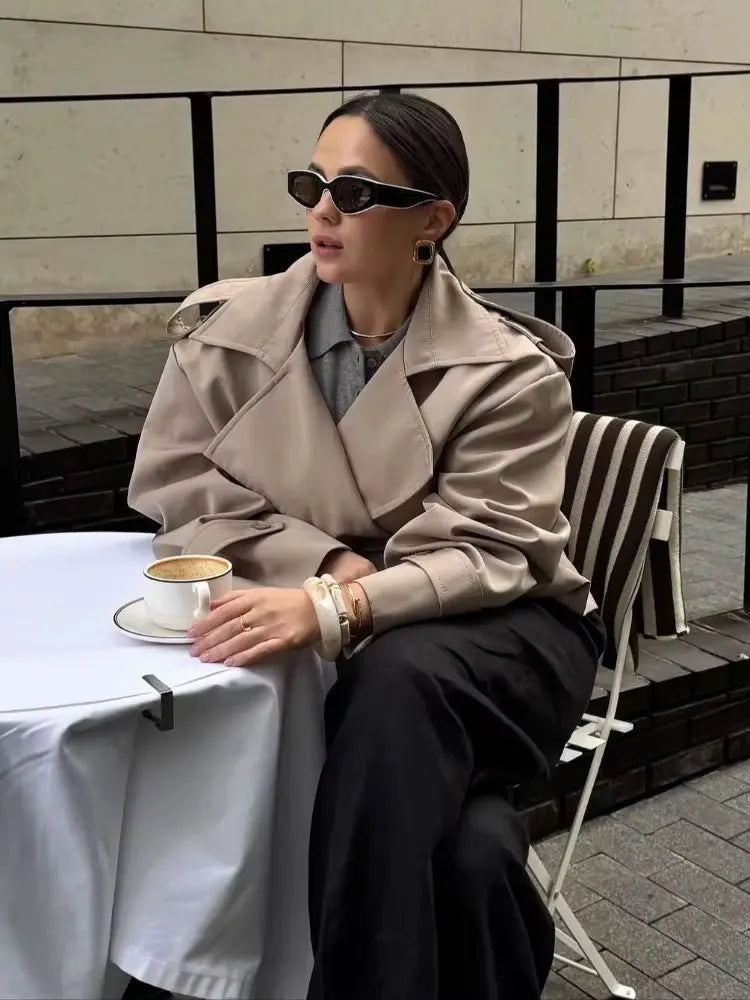 Cortavientos con cordones.