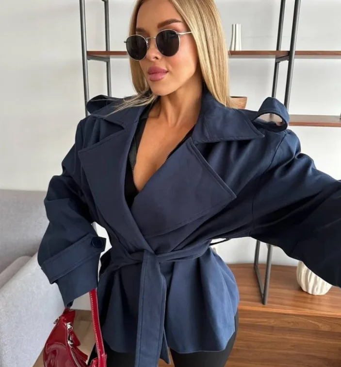 Cortavientos con cordones.