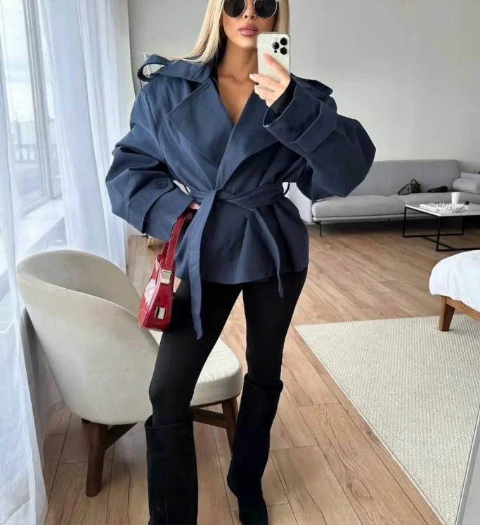 Cortavientos con cordones.