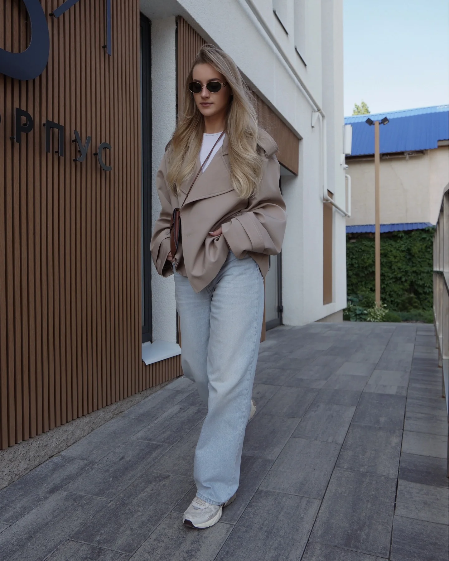 Cortavientos con cordones.